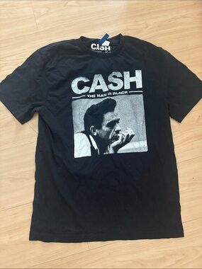 Cash 'The Man in Black' Graphic Tee - Black
